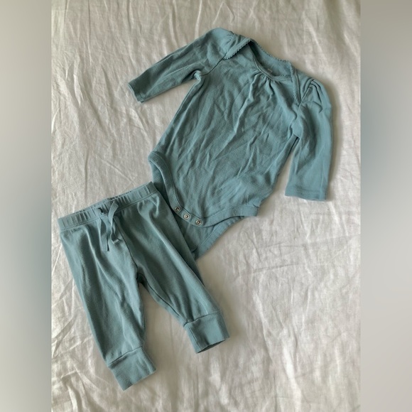 SOLD 3-6 M Baby Gap 100% Cotton Mix and Match Bodysuit Outfits - Picture 5 of 6